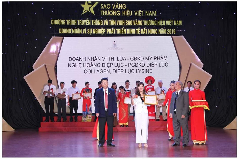 Cô giáo bỏ dạy làm ra thứ trà mát rượi, khách uống mê tít - Ảnh 1. Cô giáo bỏ dạy làm ra thứ trà mát rượi, khách uống mê tít - Ảnh 1.